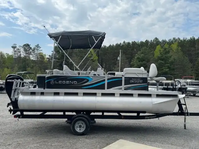 2019 19' LEGEND SPLASH EXT PONTOON - UNDER 100 HOURS! in Powerboats & Motorboats in Peterborough - Image 6