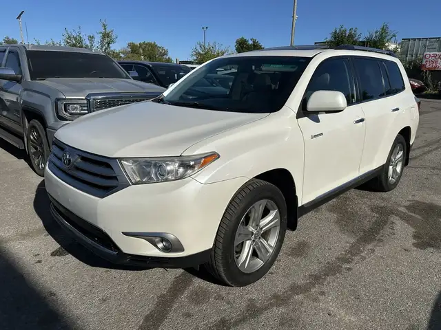 2012 Toyota Highlander Limited in Cars & Trucks in Mississauga / Peel Region - Image 2