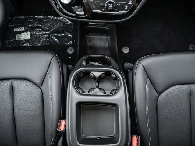 2025 Chrysler Pacifica Select in Cars & Trucks in Barrie - Image 31