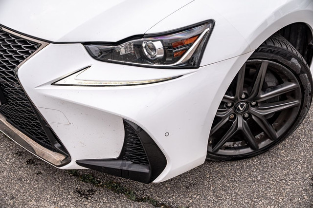 2018 Lexus IS IS 300 AWD | NAVI | CAM | SUNROOF | RED INT | in Cars & Trucks in Mississauga / Peel Region - Image 3