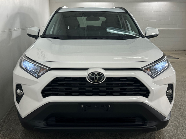 2020 Toyota RAV4 XLE XLE/SUNROOF/CLEAN! in Cars & Trucks in Belleville - Image 3
