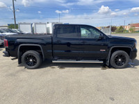 Poised for performance and utility, the 2018 GMC Sierra 1500 SLT stands proudly with a sleek Onyx Bl... (image 8)