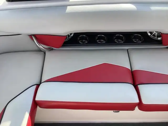 2014 Moomba Mobius LSV in Powerboats & Motorboats in Edmonton - Image 7