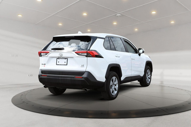 2023 Toyota RAV4 LE AWD 2023 APPLE CARPLAY SIEGES CHAUFFANTS CAM in Cars & Trucks in Longueuil / South Shore - Image 4