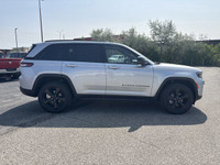 Former Chrysler Vehicle**Jeep**Grand Cherokee**Limited**4x4**Black Appearance Package**3.6L V6**Leat... (image 3)