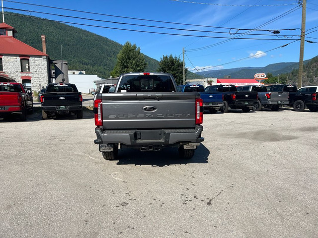 2025 Ford Super Duty F-350 SRW LARIAT EMPLOYEE PRICING IS BACK!! in Cars & Trucks in Nelson - Image 4