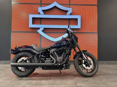 With bold styling, an aggressive stance, and unrelenting power from the Milwaukee-Eight 117 High Out...
