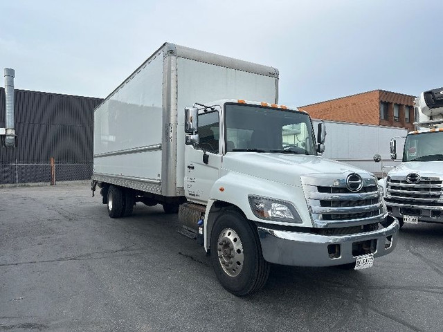 2018 Hino Truck 268 DURAPLAT dans Camions lourds  à Ville de Montréal