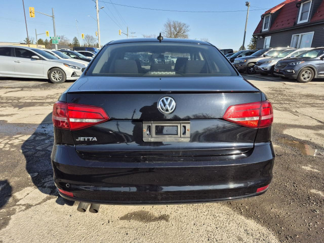 2015 Volkswagen Jetta 2.0L MAN TRENDLINE in Cars & Trucks in London - Image 4