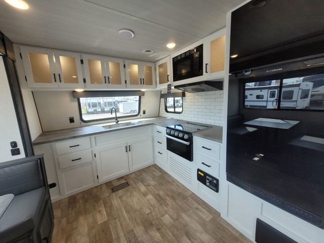 2022 HIDEOUT 34FKDS in Travel Trailers & Campers in London - Image 4