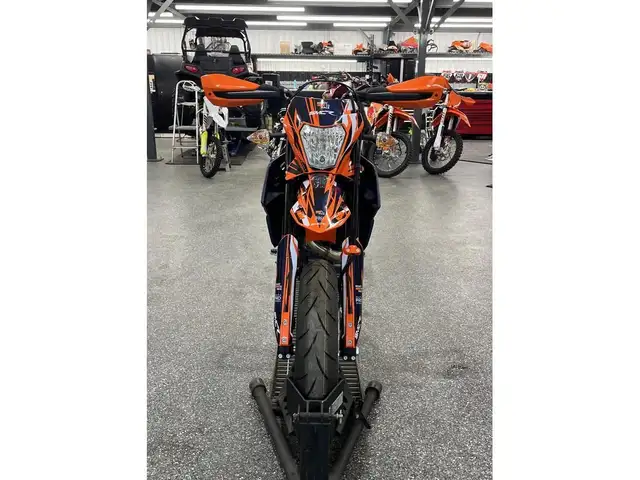 2024 KTM 690 SMC R in Sport Touring in Granby - Image 8
