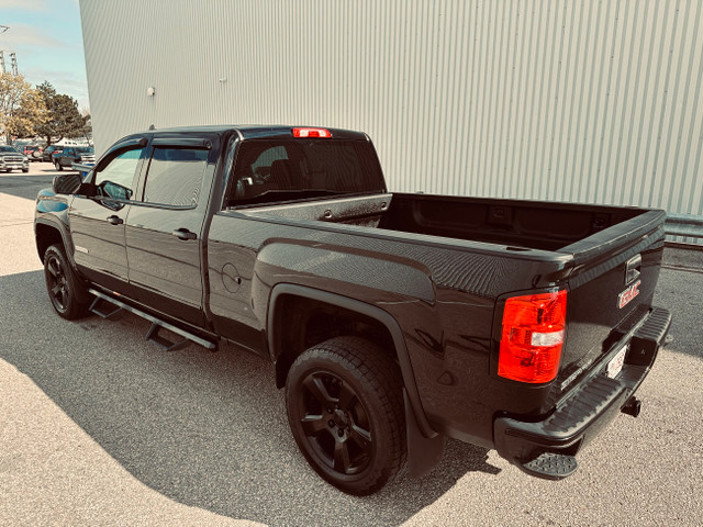 2017 GMC Sierra 1500 CREW CAB SLE  Z71 - ELEVATION PACKAGE 6.5F  in Cars & Trucks in Mississauga / Peel Region - Image 2