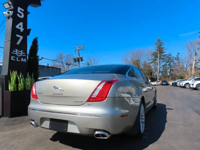 2011 Jaguar XJ XJL - LONG WHEEL BASE - LOW LOW KM - 56,000KMS !! dans Autos et camions dans Région d’Oakville/Halton - Image 7