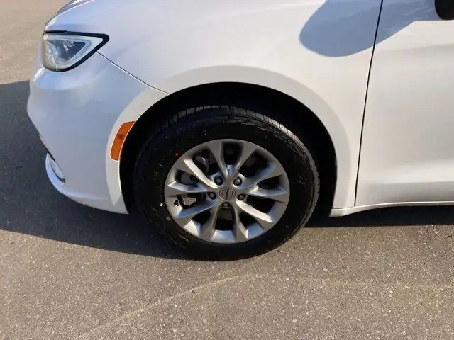2023 Chrysler Pacifica Touring L in Cars & Trucks in Hamilton - Image 12