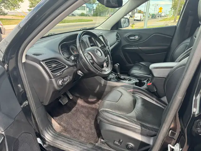 2019 Jeep Cherokee Trailhawk 3.2L 4WD in Cars & Trucks in Calgary - Image 9