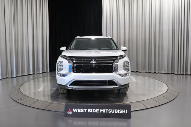 2025 Mitsubishi Outlander SEL in Cars & Trucks in Edmonton - Image 2