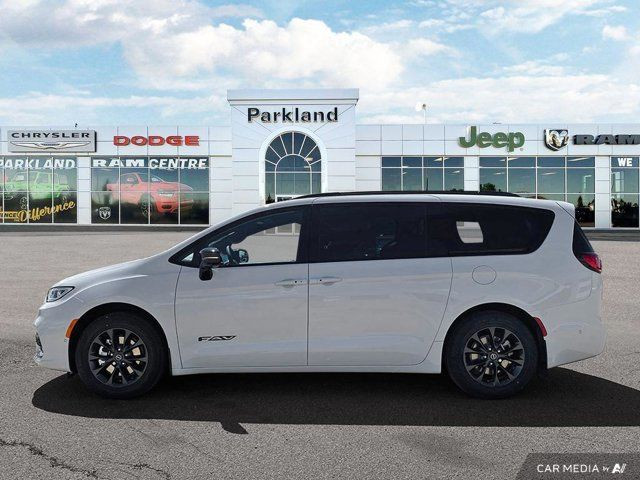 2025 Chrysler Pacifica Select Stow N Go Nav Capable 360 Camera in Cars & Trucks in St. Albert - Image 2