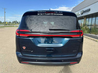 I'M NOT A REGULAR VAN - I'M A COOL VAN. THIS 2022 CHRYSLER PACIFICA TOURING L IS BUILT FOR REAL LIFe... (image 3)