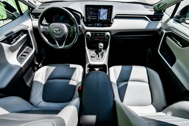 2019 Toyota RAV4 Hybrid Limited • SUNROOF • COOLED LEATHER • CP/ in Cars & Trucks in Cornwall - Image 17