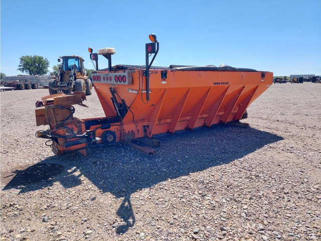 Monroe 12 Ft Sanding Box MCV-168 in Heavy Trucks in Calgary - Image 3