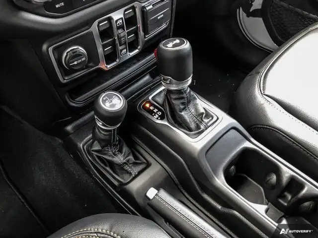 2024 Jeep Wrangler 4xe Sahara | Plug-in Hybrid | Sky One Touch dans Autos et camions dans Calgary - Image 21
