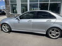 2011 MERCEDES BENZ 300 4MATIC AWD, BC CAR LOADED WITH LEATHER HEATED SEATS SUNROOF, POWER WINDOWS AN... (image 8)