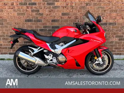 ONE OWNER Honda VFR800 with only 11,000 KM, Heated grips, Traction Control, ABS brakes, Honda legend...