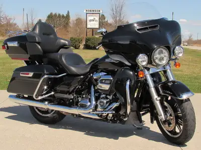 This Gorgeous 2018 Electra Glide ULTRA is a 1 Owner bike and was purchased at our Local Windsor H-D...