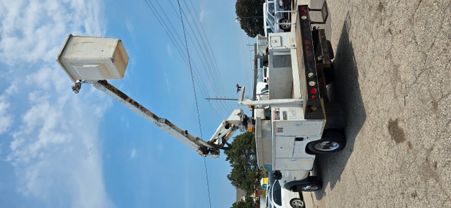 2006 Ford Super Duty F-450 DRW Diesel 34 foot Bucket Truck Boom  in Cars & Trucks in Mississauga / Peel Region - Image 2