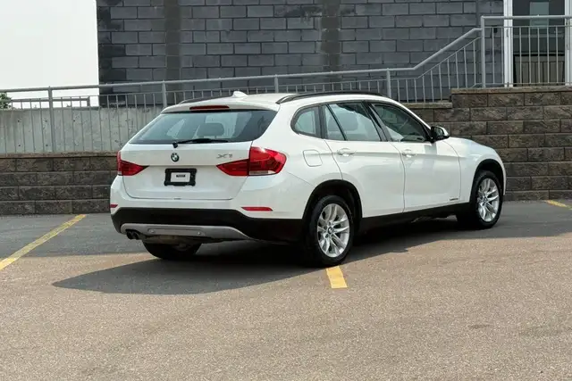 2015 BMW X1 AWD 4dr xDrive28i|BIG SUMMER BLOWOUT! dans Autos et camions dans Calgary - Image 6