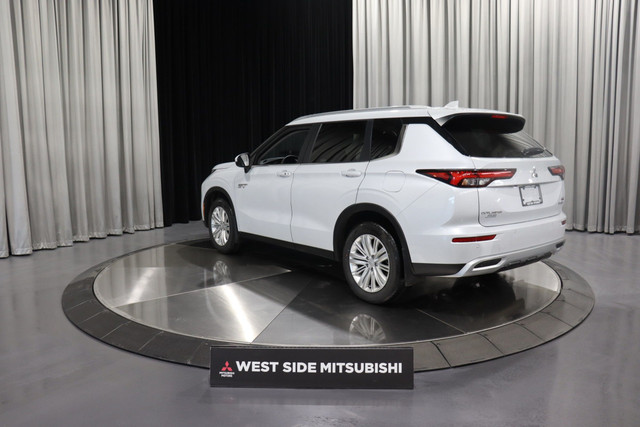 2025 Mitsubishi Outlander PHEV SE in Cars & Trucks in Edmonton - Image 4