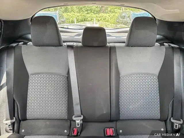 2022 Toyota C-HR in Cars & Trucks in Ottawa - Image 16