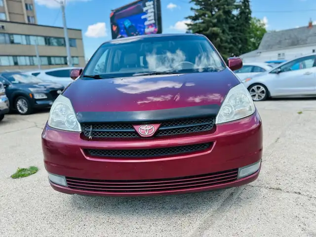 2004 Toyota Sienna XLE in Cars & Trucks in Edmonton - Image 3