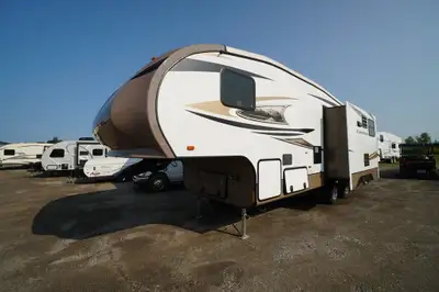 A good looking 2012 Crossroads Cruiser 28 foot 5th wheel. Rear living room couples RV in great condi...