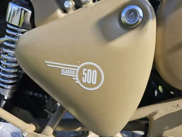 2012 Royal Enfield Classic 500 Desert Storm in Street, Cruisers & Choppers in Vancouver - Image 9