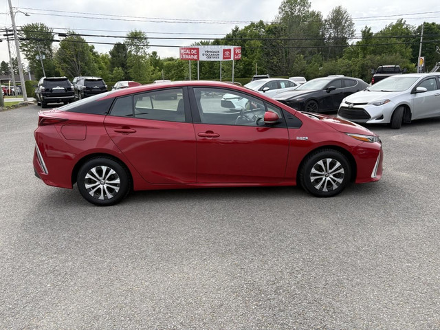 Toyota Prius Prime 2021 -ENTRETENUE AU CONCESSIONNAIRE - in Cars & Trucks in Québec City - Image 4