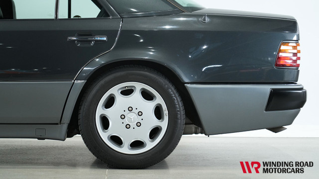 1992 Mercedes-Benz E-Class in Cars & Trucks in Delta/Surrey/Langley - Image 3