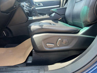 Recent Arrival! 4WD, 9 Speakers, AM/FM radio: SiriusXM, Auto-Dimming Driver's Sideview Mirror, Autom... (image 5)