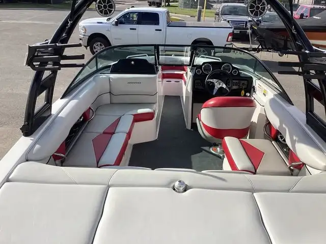 2014 Moomba Mobius LSV in Powerboats & Motorboats in Edmonton - Image 8