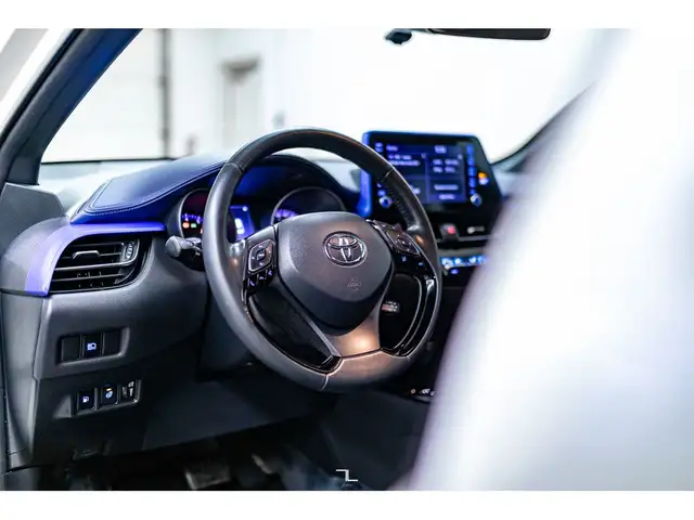 2021 Toyota C-HR XLE Premium BCam in Cars & Trucks in Red Deer - Image 12