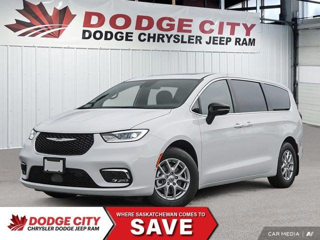 2025 Chrysler Pacifica Select in Cars & Trucks in Saskatoon