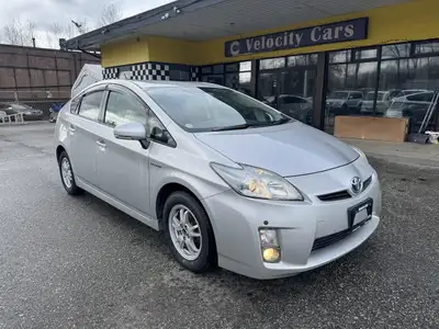 2009 Toyota Prius S This Prius is a fresh import from Japan, with no previous owners in Canada. It c...