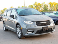 Used 2025 Chrysler Pacifica Select with AWD, no accidents, Apple CarPlay/Android Auto for sale in Ca... (image 8)