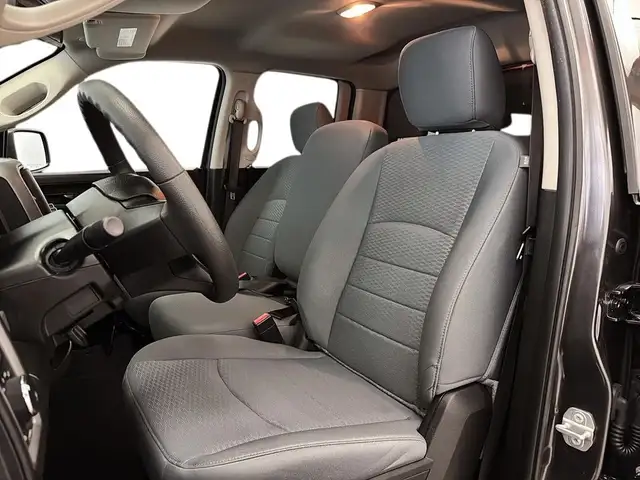 2019 Ram 1500 Classic Quad Cab 4x4 v6 3,6L Boite fermee Camera 6 in Cars & Trucks in Laval / North Shore - Image 20