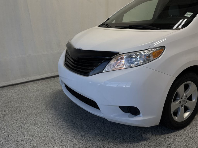 2015 Toyota Sienna LE - Backup Camera, Cruise Control in Cars & Trucks in Strathcona County - Image 4