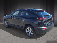 Le Mazda MX-30 EV GS 2024 est le premier véhicule entièrement électrique de Mazda, offrant une expér... (image 4)