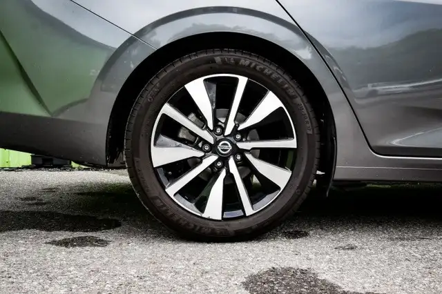 2022 Nissan Sentra SV • REMOTE START • SUNROOF • HEATED SEATS dans Autos et camions dans Kingston - Image 7