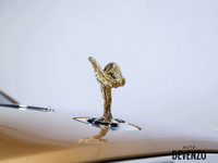 VENDU!!! 2020 Rolls Royce Wraith, Two Tone Artic White on Gold, Creme Light Interior with Fawn Brown... (image 6)