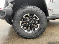 This Jeep Wrangler has a dependable ERC 3.6L Pentastar(TM) VVT V6 engine w/ESS engine powering this... (image 9)