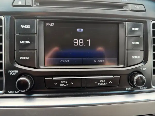 2015 Hyundai Sonata Backup camera Heated seats Bluetooth in Cars & Trucks in Edmonton - Image 19